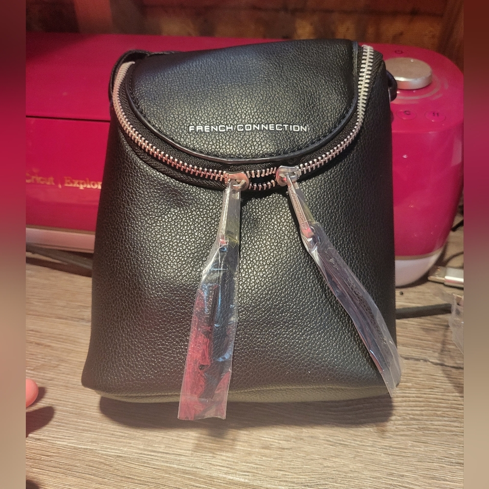 French Connection NWT‎ Noreen Easy Crossbody Cell Phone Purse